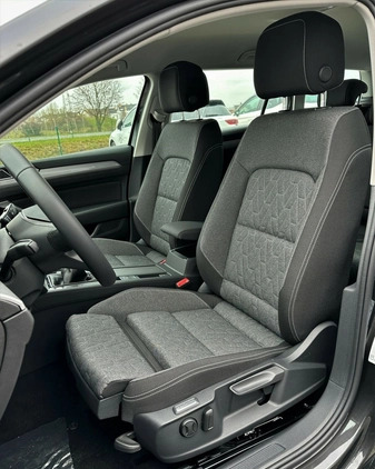 Volkswagen Passat cena 159900 przebieg: 5, rok produkcji 2024 z Trzebnica małe 46